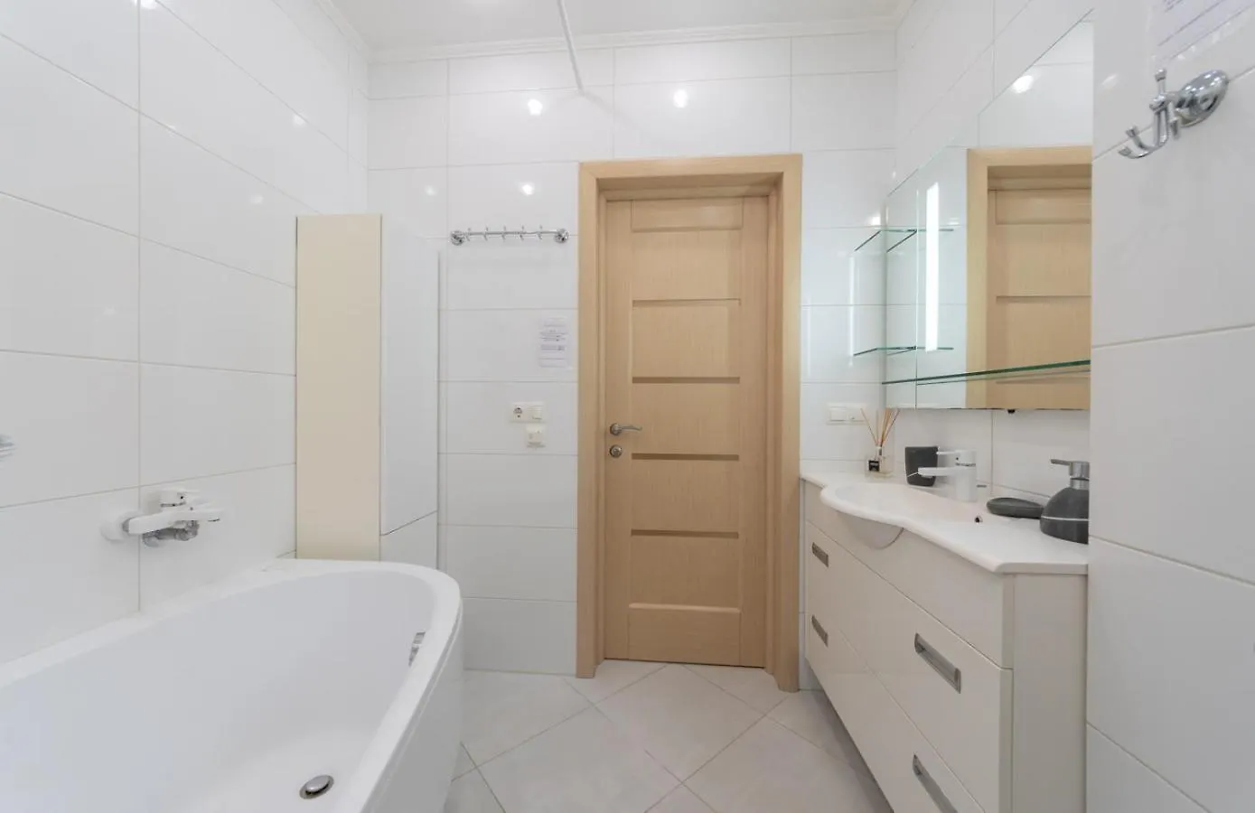 Beautiful 1 Bedroom Apartment On 1 Feodoseevskaya Street Kijev Ukrajna