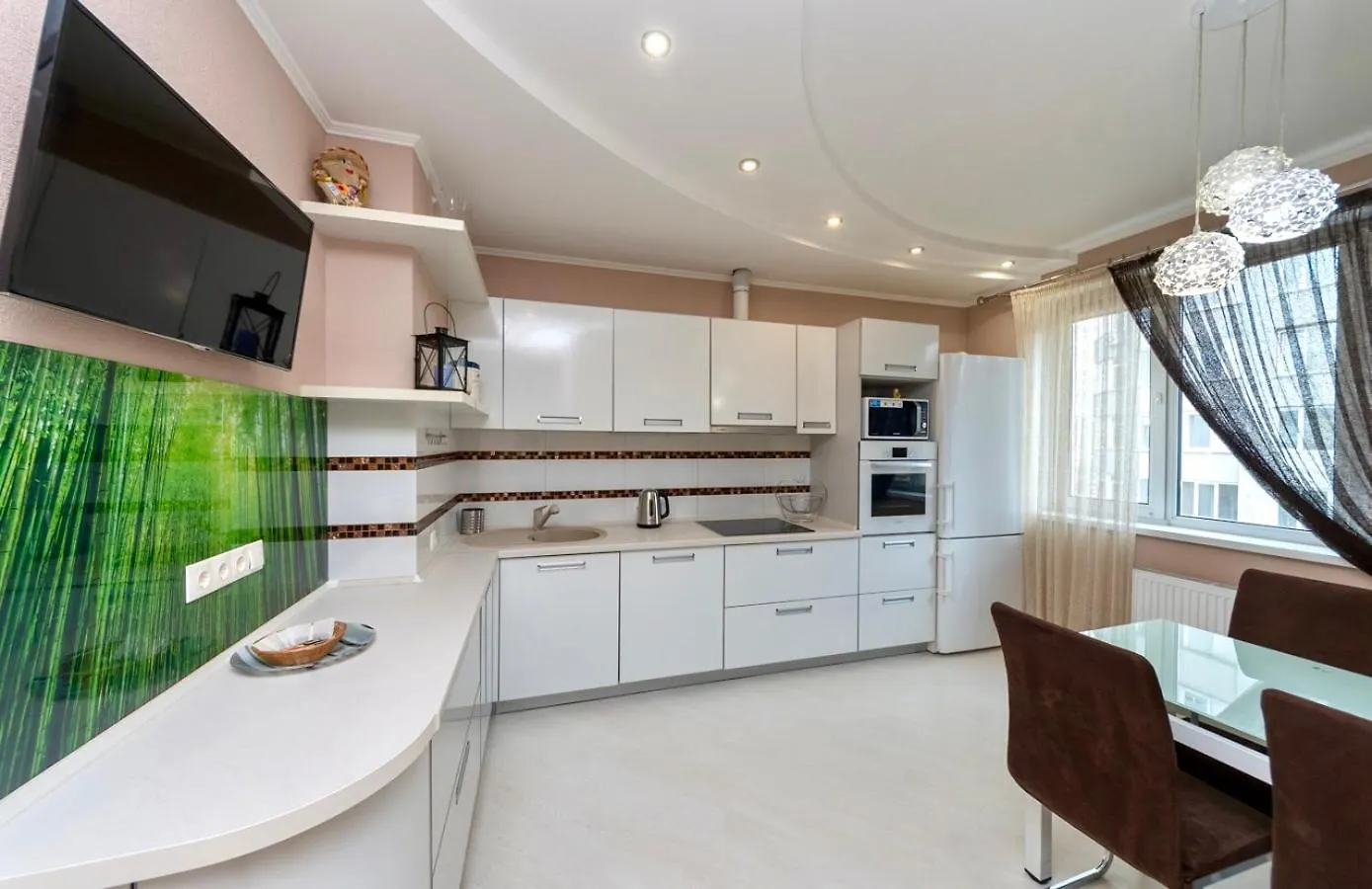 Beautiful 1 Bedroom Apartment On 1 Feodoseevskaya Street Kijev
