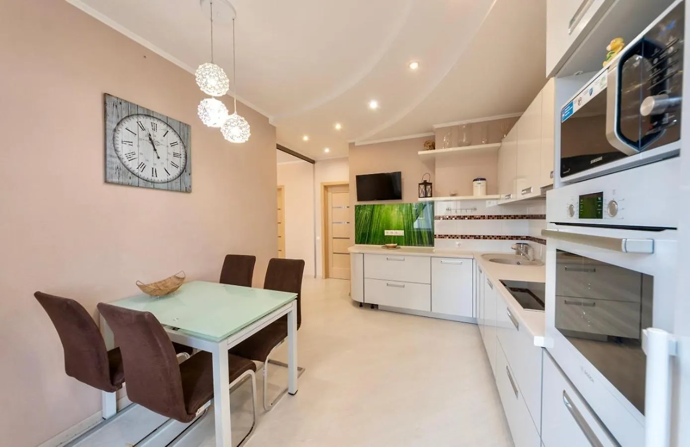 Beautiful 1 Bedroom Apartment On 1 Feodoseevskaya Street Kijev