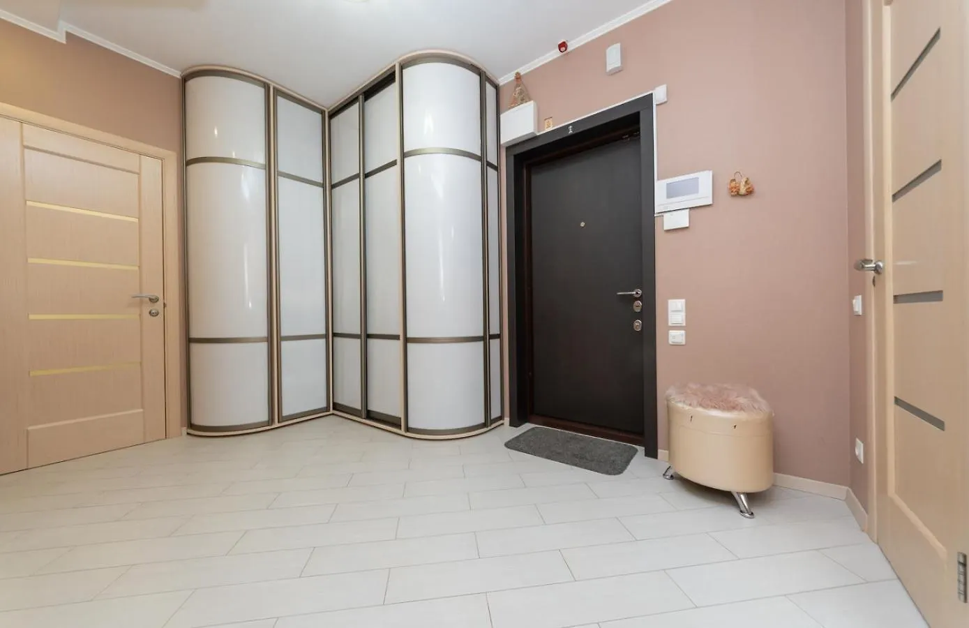 Beautiful 1 Bedroom Apartment On 1 Feodoseevskaya Street Kijev