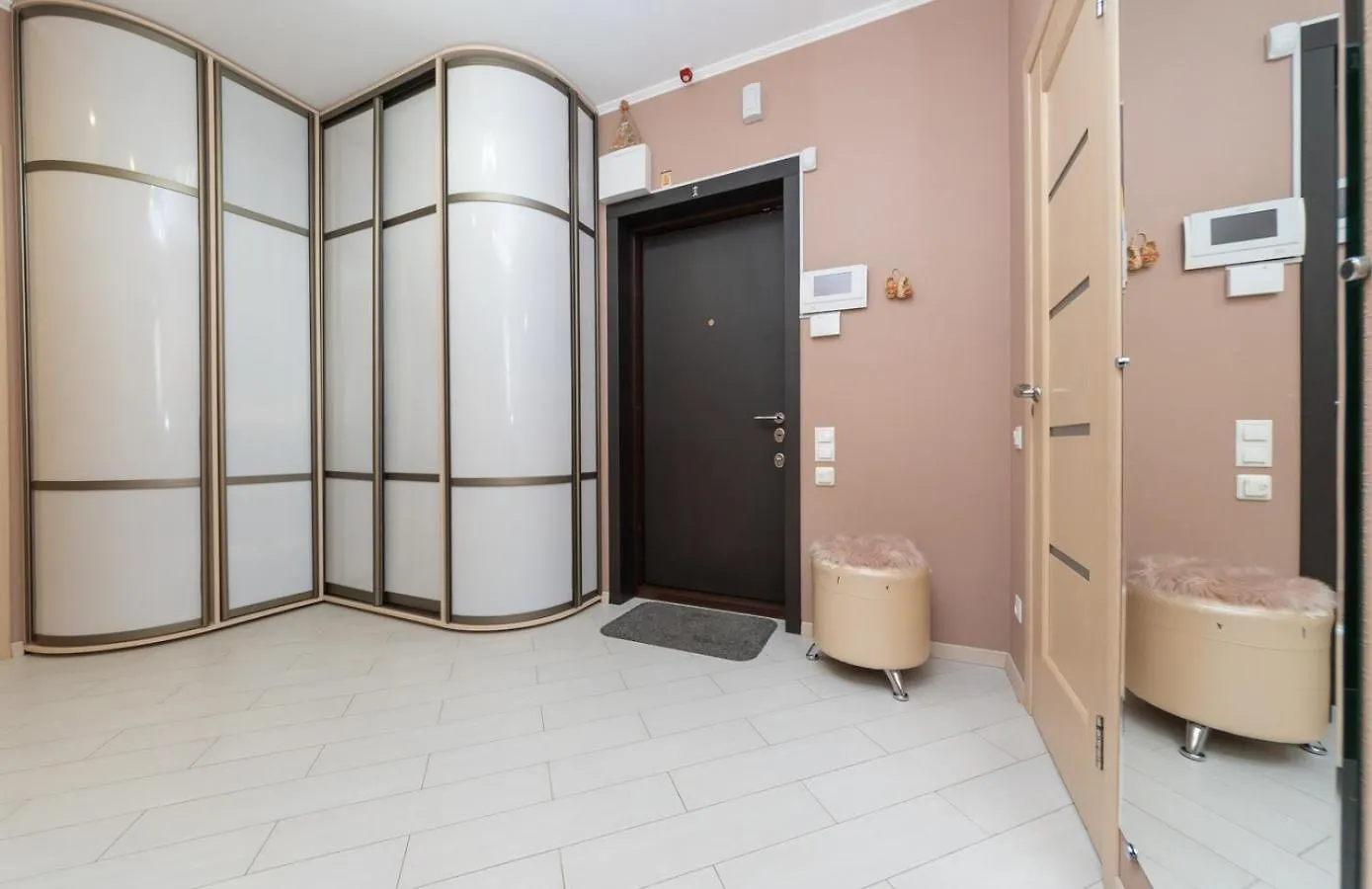 Beautiful 1 Bedroom Apartment On 1 Feodoseevskaya Street Kijev Ukrajna