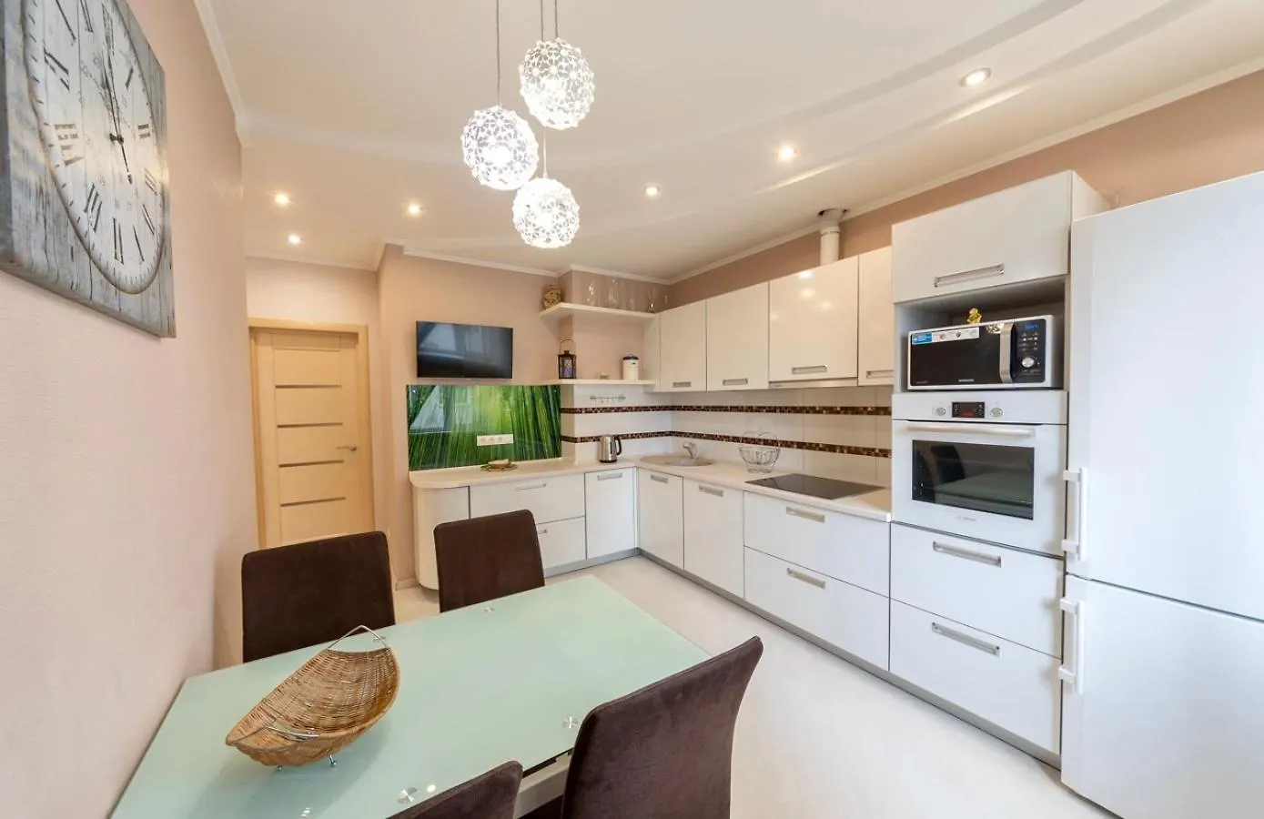 Beautiful 1 Bedroom Apartment On 1 Feodoseevskaya Street Kijev Ukrajna