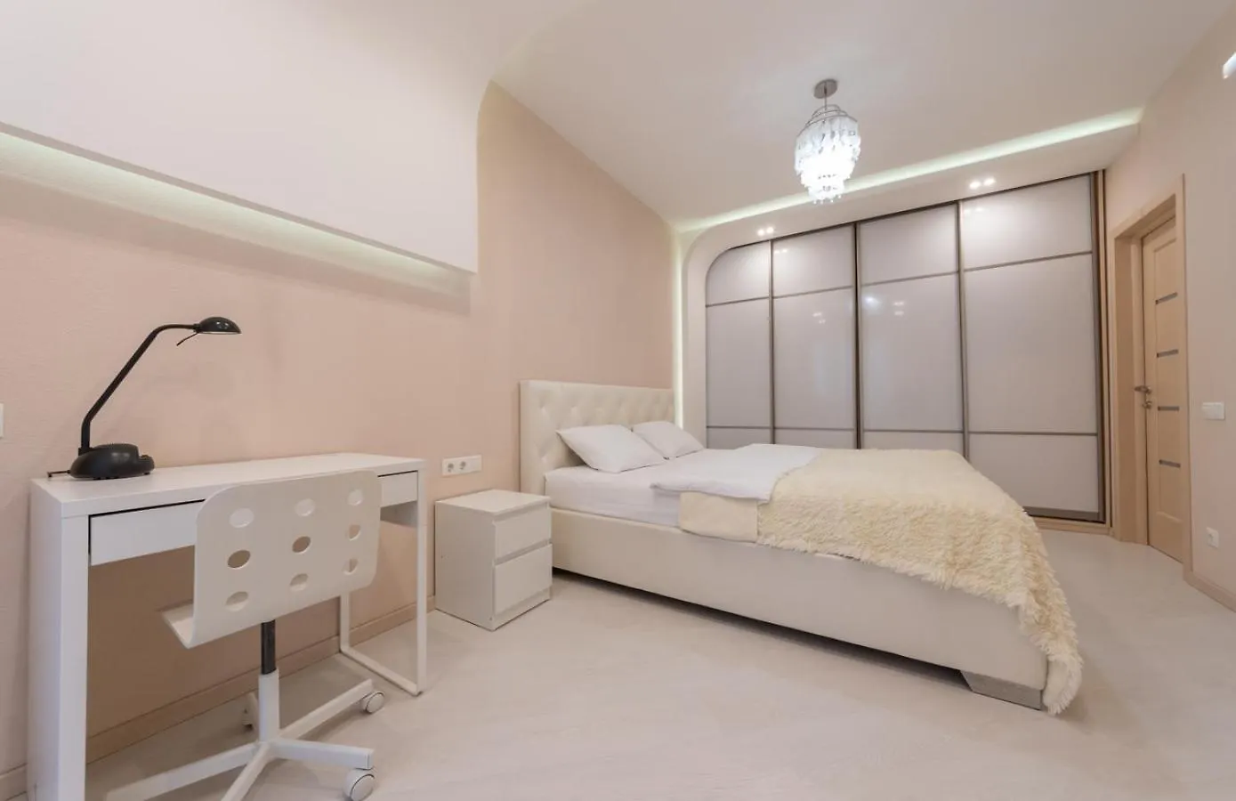Beautiful 1 Bedroom Apartment On 1 Feodoseevskaya Street Kyjev