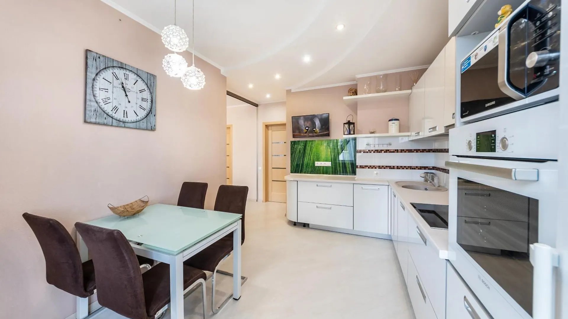 Beautiful 1 Bedroom Apartment On 1 Feodoseevskaya Street Kyjev Ukrajina